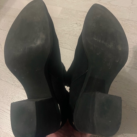 Like new suede boots with Stylish Side Slits and Heel - Picture 4 of 4